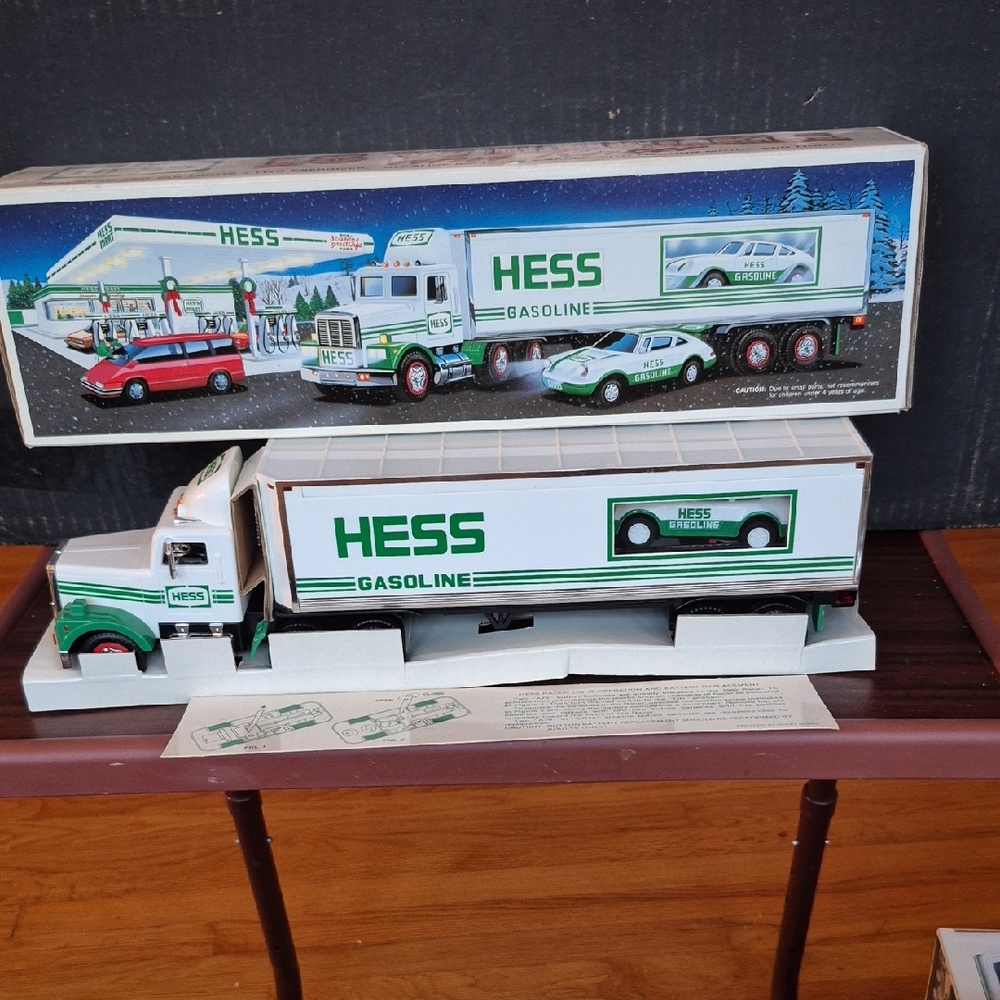 New Hess 18 Wheeler And Racer Toy Truck  Green and White 1992.